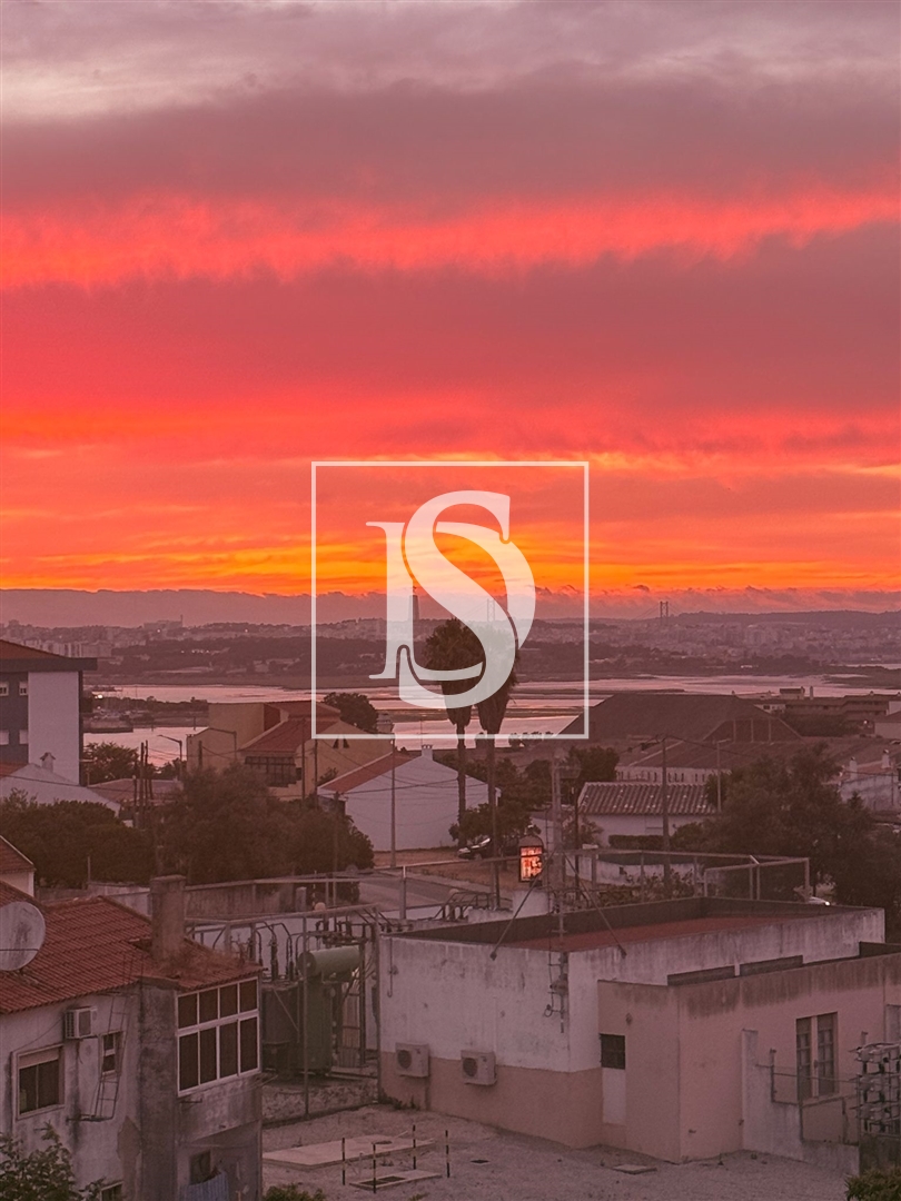 Apartamento T2 com Vista Rio no Seixal – Estacionamento | 315.000€